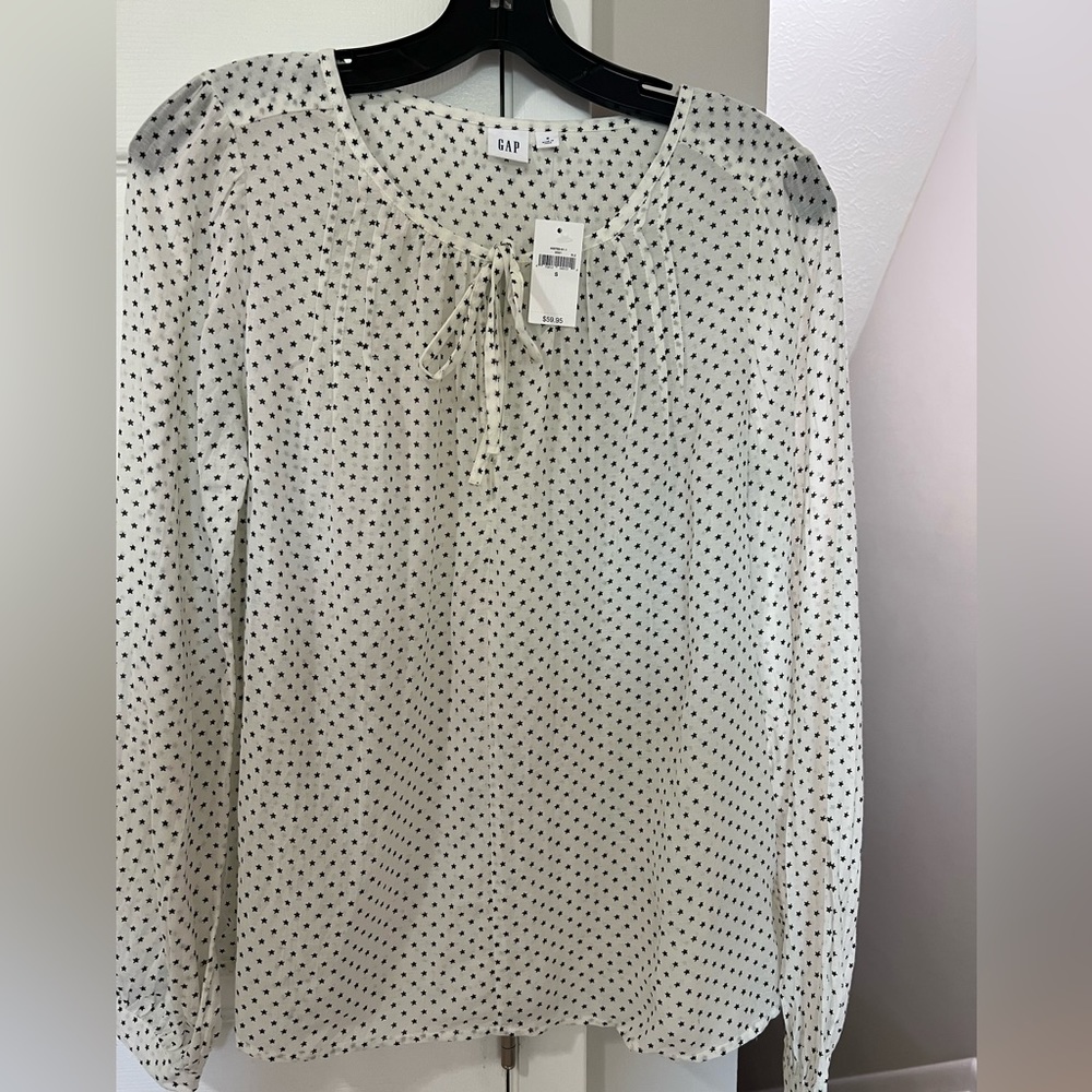 NWT Gap white blouse with black stars print,long sleeve split neck size Small